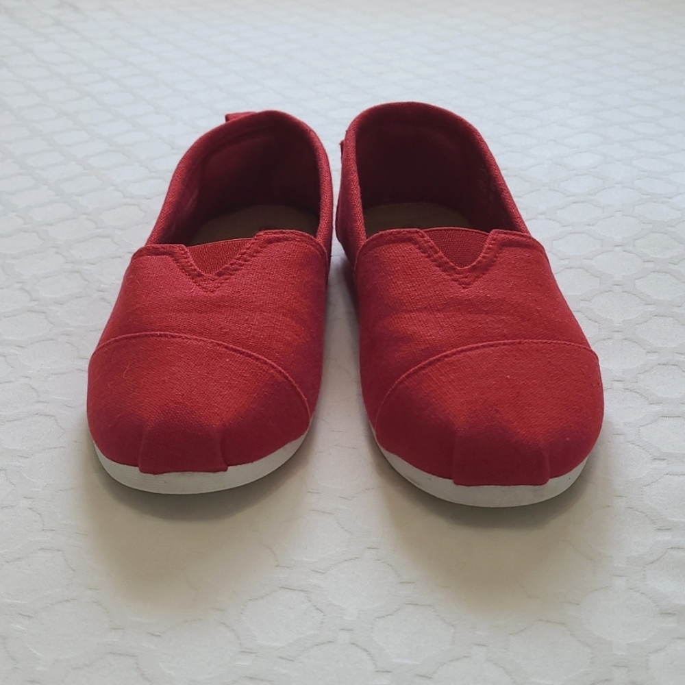 😍3/$25 Red Canvas Slip On Flats - Picture 5 of 7